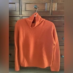 UNIQLO lambs wool knit turtleneck sweater